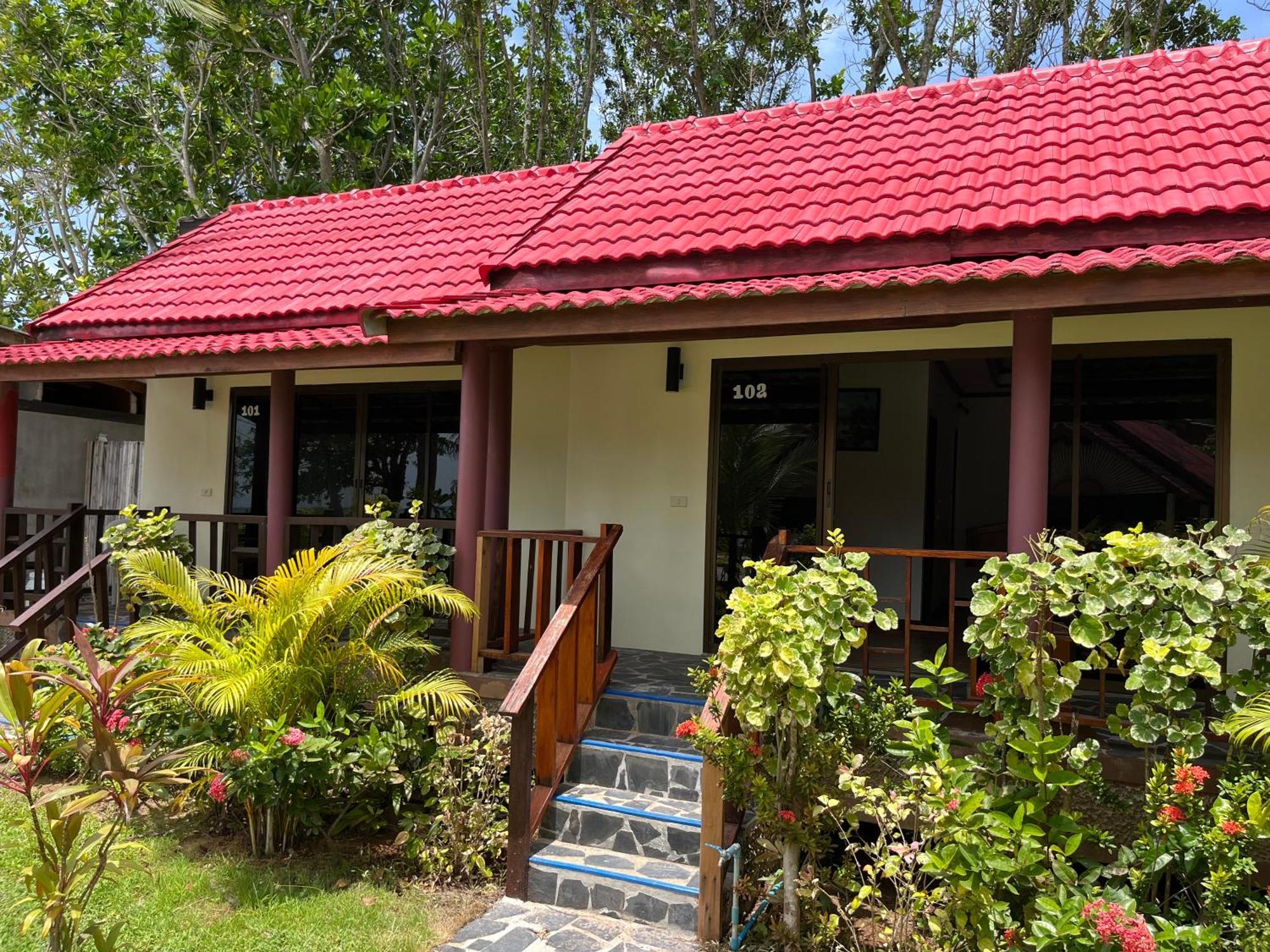 Noble House Beach Resort Koh Lanta Exterior photo
