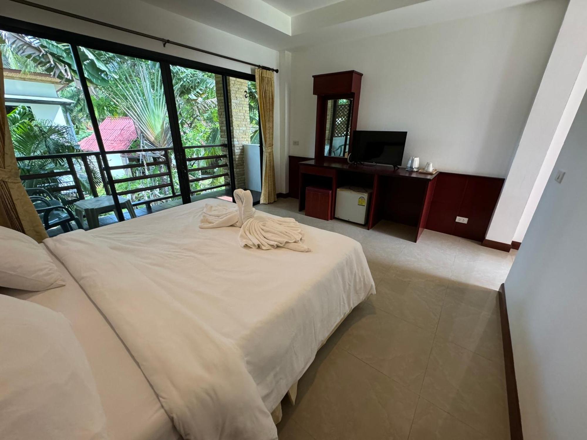 Noble House Beach Resort Koh Lanta Exterior photo